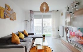 Chic Apart With Parking Near Paris